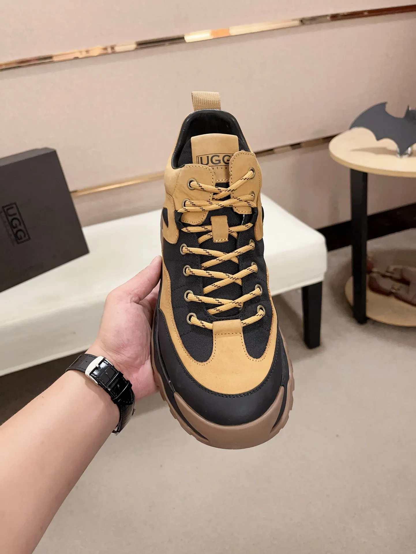 Factory Price: 360 Men's Men's Shoes💰North American Men's Shoes Ugg ☃️In the special sale of new high-quality men's shoes snow boots in autumn and winter, the nemesis of extreme cold weather! Made of cowhide leather, merino wool lining, and original outsole, whether driving, outdoor or daily wear, there is always one that suits you! Code number 39-44